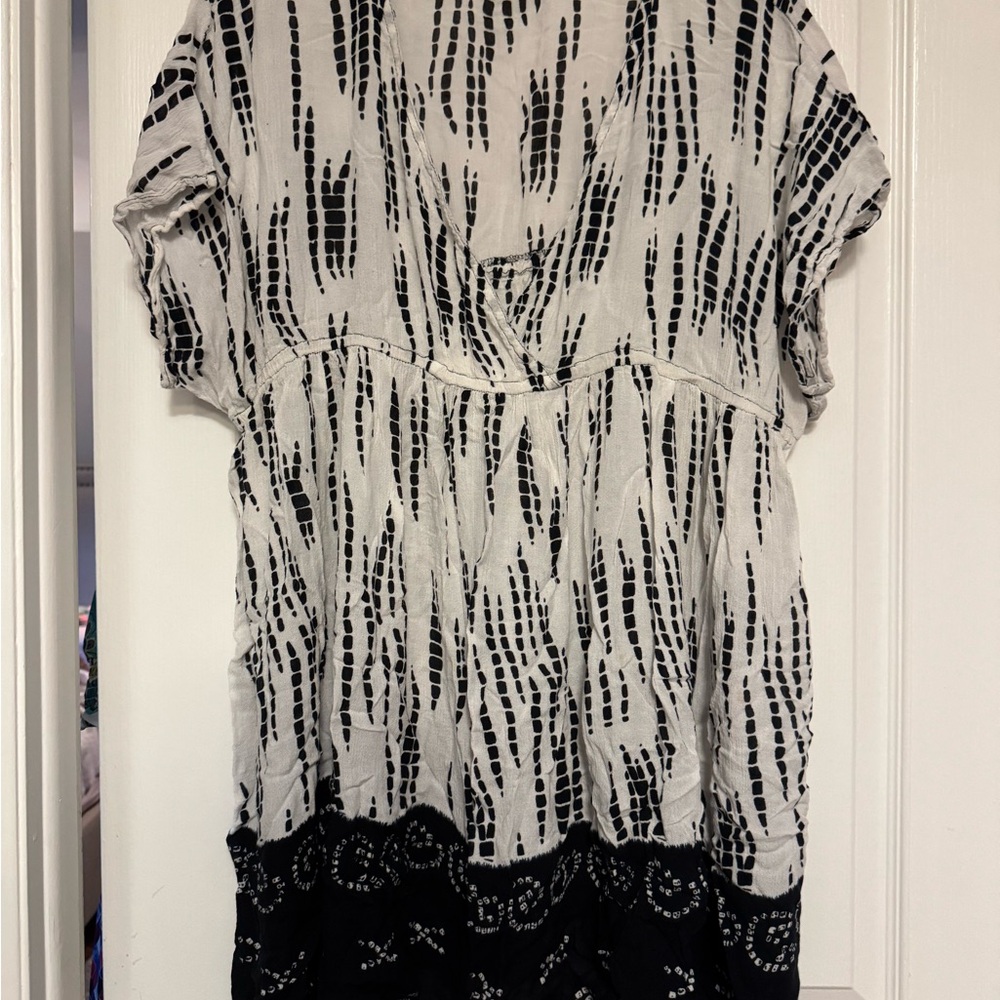 Stylish Black and White Women's Top